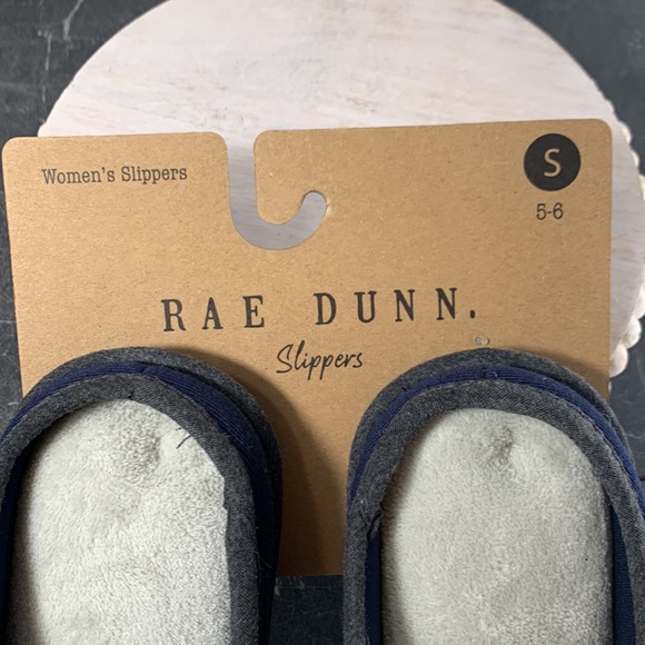 Sealed - NWT Rae Dunn blue HAPPY slippers with soft cushion inside - Picture 5 of 7